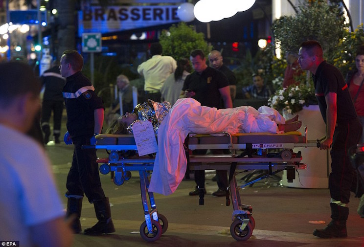 Decenas de muertas por atentado en Niza, Francia