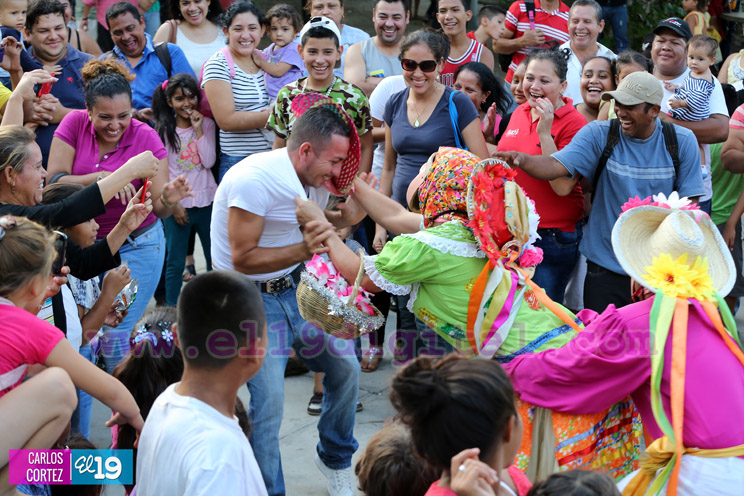 Capitalinos celebran con alegr&iacute;a y compromiso el D&iacute;a de los Estudiantes