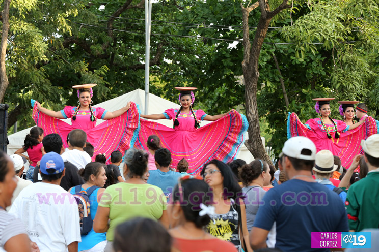 Capitalinos celebran con alegr&iacute;a y compromiso el D&iacute;a de los Estudiantes