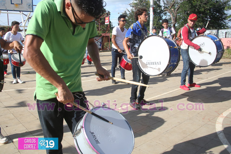 Capitalinos celebran con alegr&iacute;a y compromiso el D&iacute;a de los Estudiantes