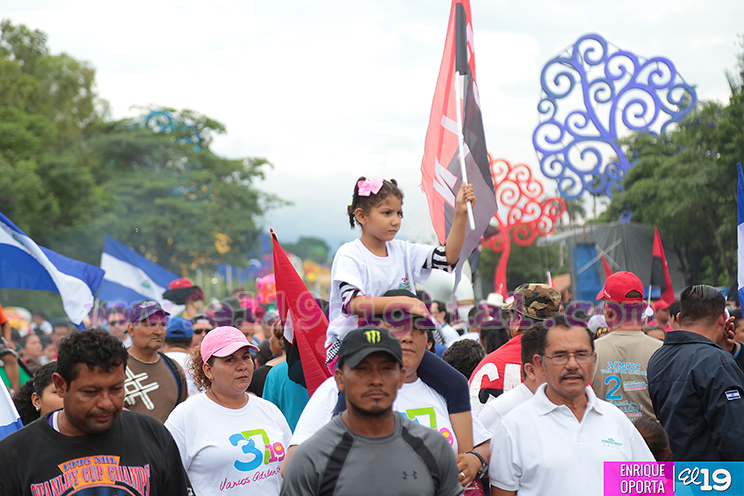 Familias nicarag&uuml;enses festejan las victorias alcanzadas con la Revoluci&oacute;n Sandinista