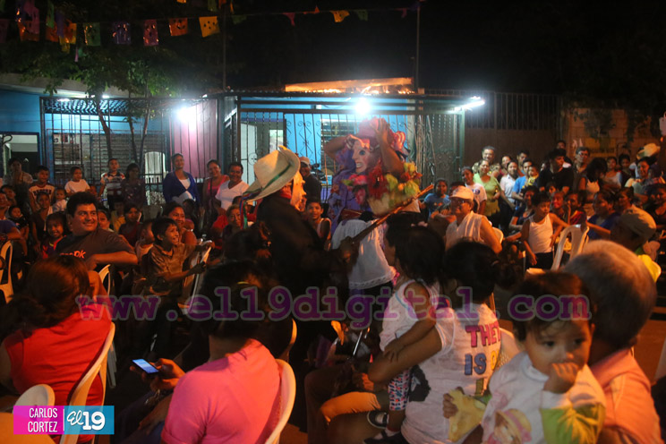 Familias celebran alegres vigilias en v&iacute;spera del 19 de Julio