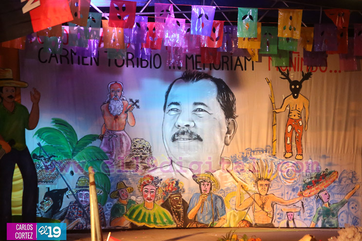 Familias celebran alegres vigilias en v&iacute;spera del 19 de Julio