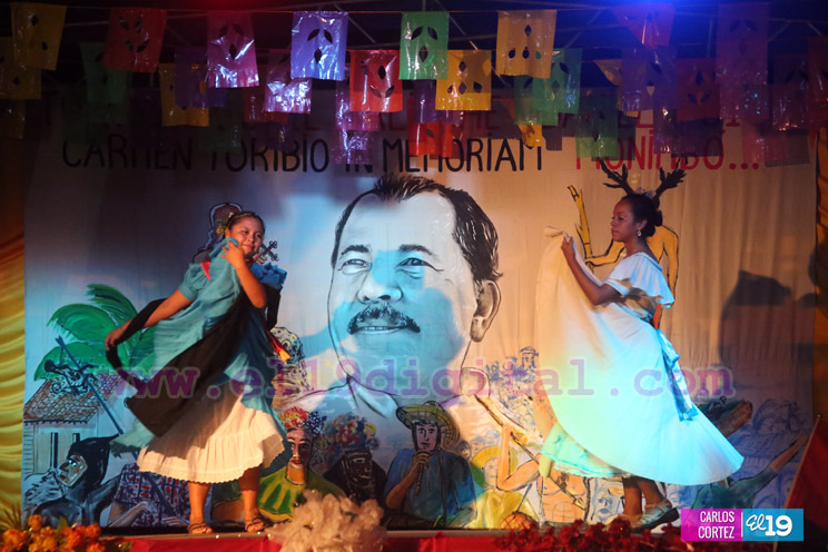 Familias celebran alegres vigilias en v&iacute;spera del 19 de Julio