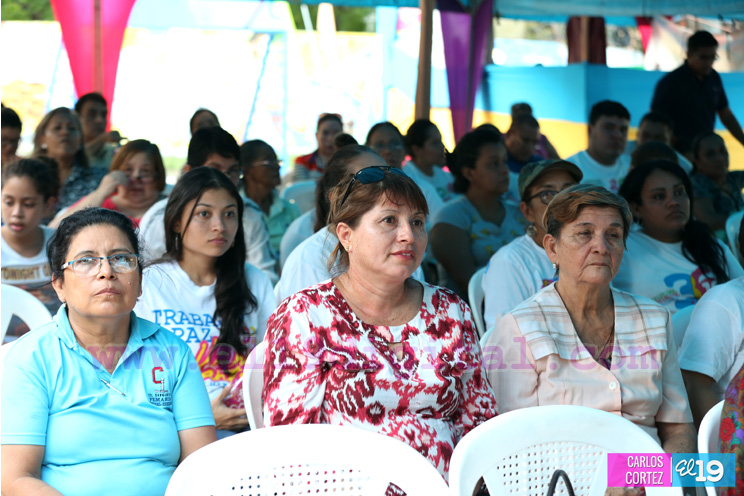 Develan placa en honor al héroe y mártir William Díaz Romero