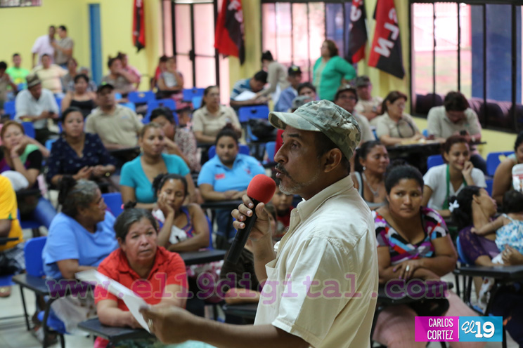 Comerciantes del Mercado Oriental participan de asambleas de reflexión