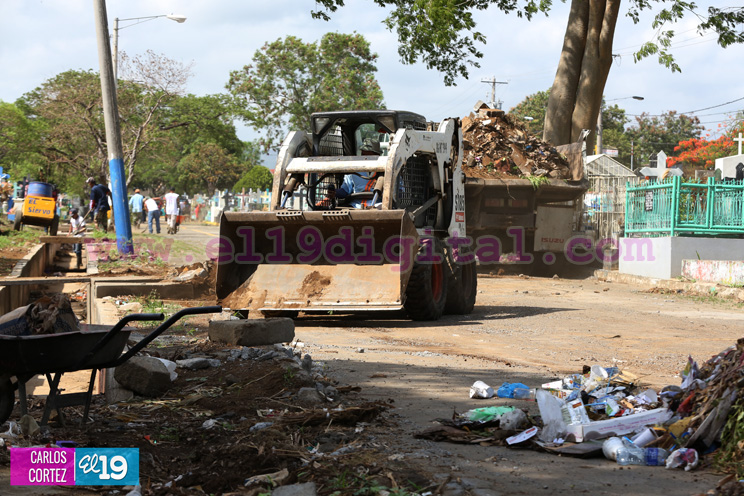 Alcaldía de Managua limpia cementerios de cara al Día de las Madres