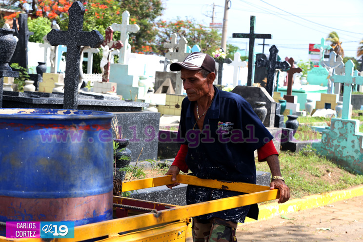 Alcaldía de Managua limpia cementerios de cara al Día de las Madres