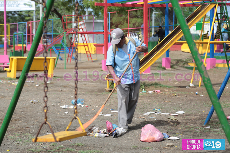 Parques de la capital lucen más limpios