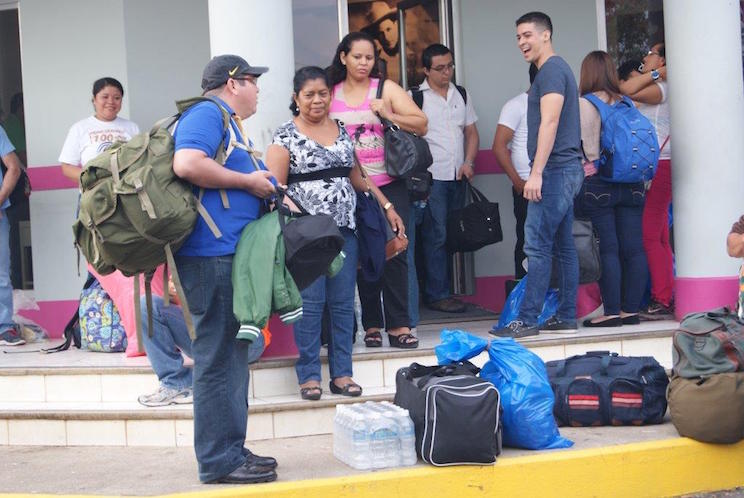 Médicos y enfermeras se dirigen hacia zonas remotas de nuestro país cargados de entusiasmo y compromiso con la salud del pueblo