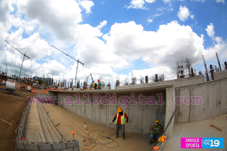 Denis Martínez visita construcción de nuevo Estadio Nacional de Béisbol