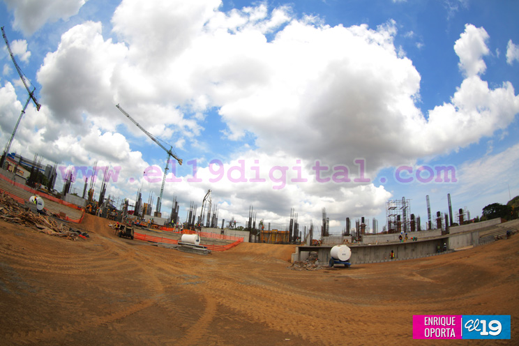 Denis Martínez visita construcción de nuevo Estadio Nacional de Béisbol