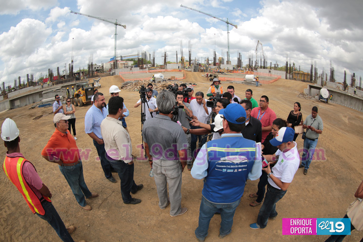 Denis Martínez visita construcción de nuevo Estadio Nacional de Béisbol