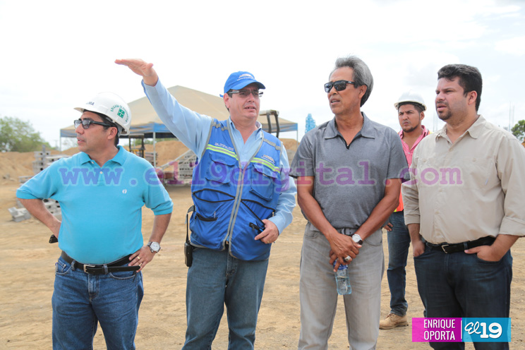 Denis Martínez visita construcción de nuevo Estadio Nacional de Béisbol