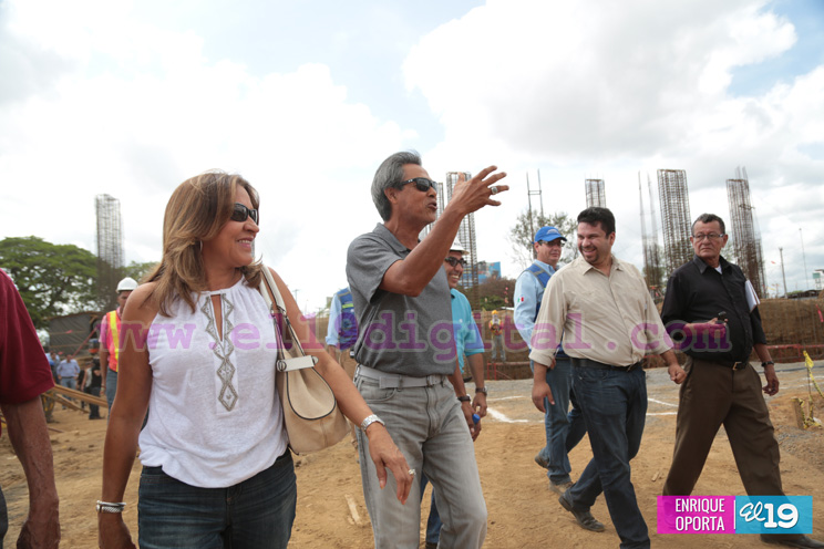 Denis Martínez visita construcción de nuevo Estadio Nacional de Béisbol