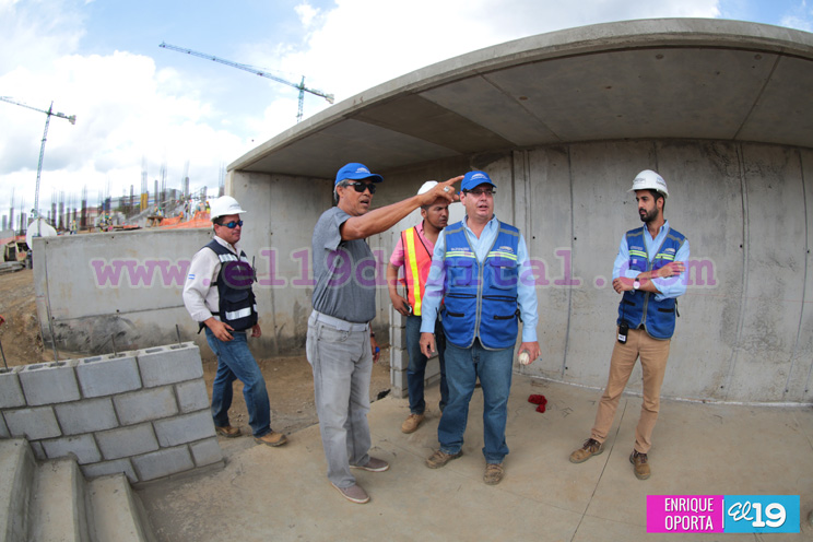 Denis Martínez visita construcción de nuevo Estadio Nacional de Béisbol