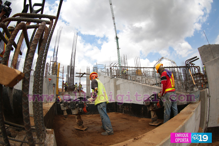 Denis Martínez visita construcción de nuevo Estadio Nacional de Béisbol