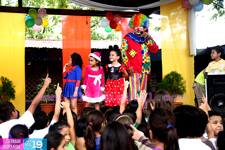 Colegio Santa Rosa celebra festival "Los Ni&ntilde;os Nacen Para Ser Felices"