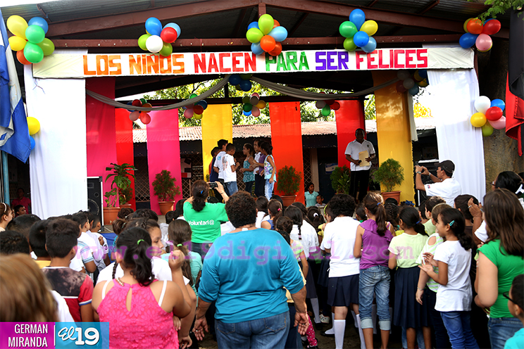 Colegio Santa Rosa celebra festival "Los Ni&ntilde;os Nacen Para Ser Felices"