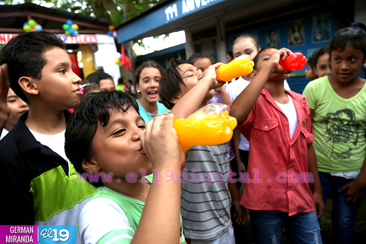 Colegio Santa Rosa celebra festival "Los Ni&ntilde;os Nacen Para Ser Felices"