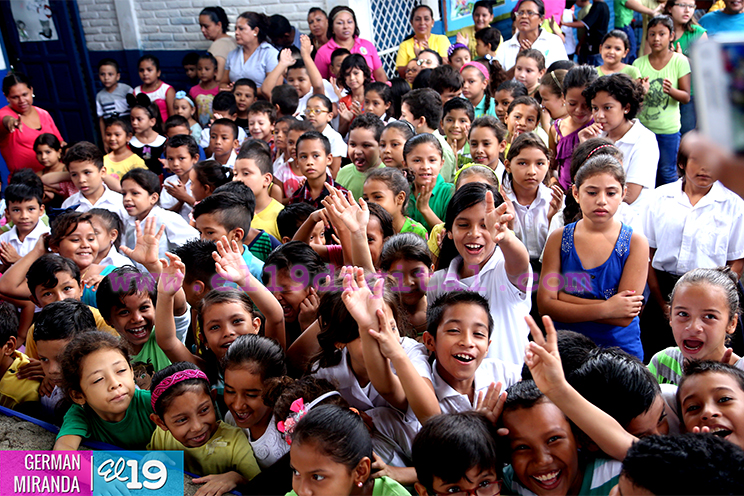 Colegio Santa Rosa celebra festival "Los Ni&ntilde;os Nacen Para Ser Felices"