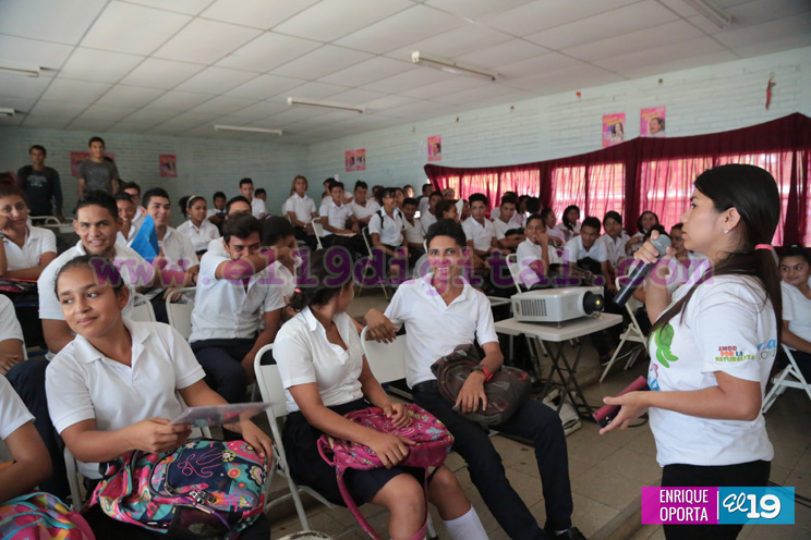 Estudiantes del Instituto Ramírez Goyena disfrutan de temporada de cine ambiental
