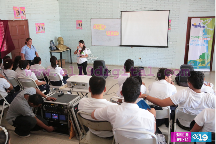Estudiantes del Instituto Ramírez Goyena disfrutan de temporada de cine ambiental