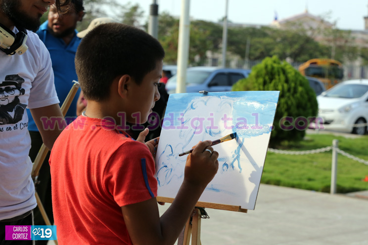 Miles de ni&ntilde;os recuerdan a Luis Alfonso Vel&aacute;zquez Flores jugando, cantando y bailando 