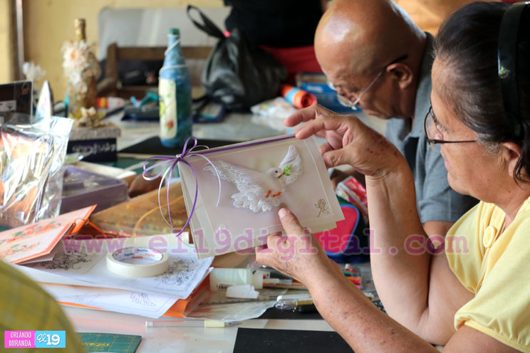Conozca las manos “Manos Creativas” de doña Nydia