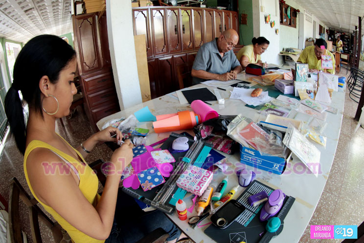 Conozca las manos “Manos Creativas” de doña Nydia
