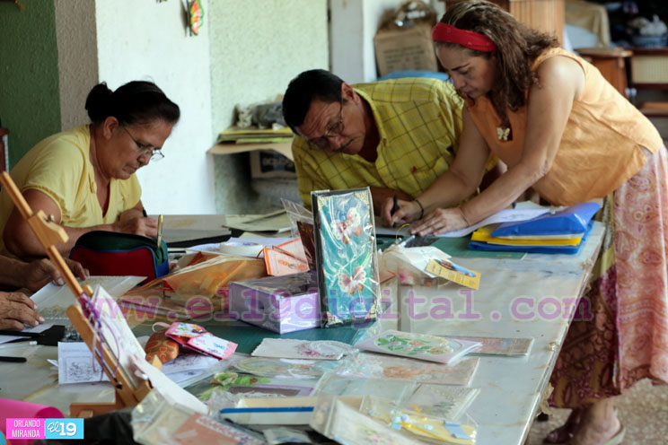 Conozca las manos “Manos Creativas” de doña Nydia