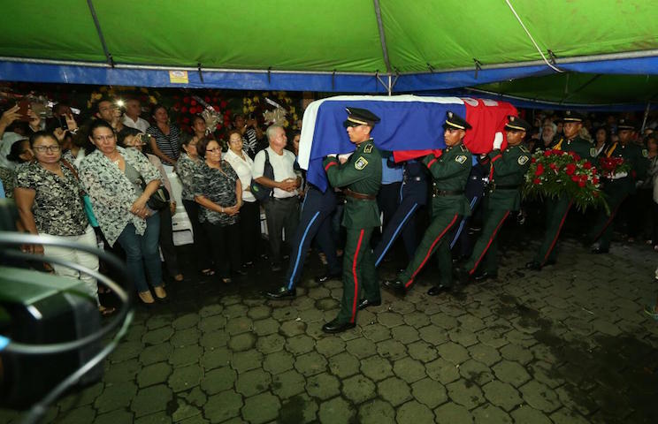Vela del compa&ntilde;ero Ren&eacute; N&uacute;&ntilde;ez en Le&oacute;n