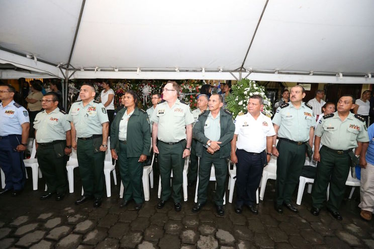 Vela del compa&ntilde;ero Ren&eacute; N&uacute;&ntilde;ez en Le&oacute;n