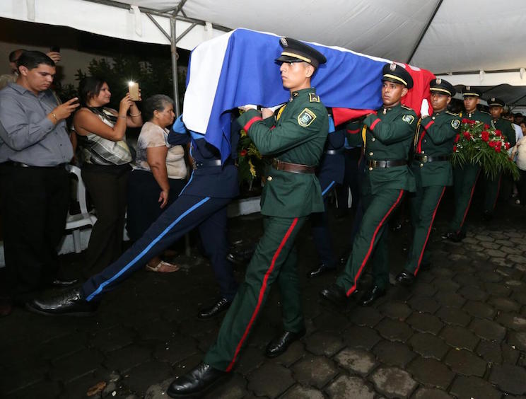 Vela del compa&ntilde;ero Ren&eacute; N&uacute;&ntilde;ez en Le&oacute;n