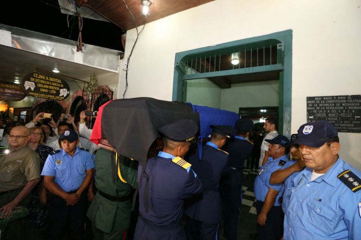 Vela del compa&ntilde;ero Ren&eacute; N&uacute;&ntilde;ez en Le&oacute;n