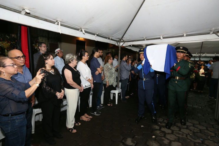 Vela del compa&ntilde;ero Ren&eacute; N&uacute;&ntilde;ez en Le&oacute;n