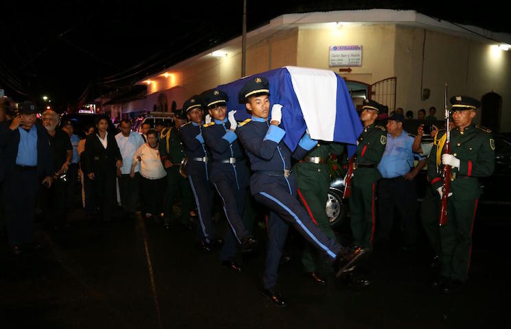 Vela del compa&ntilde;ero Ren&eacute; N&uacute;&ntilde;ez en Le&oacute;n