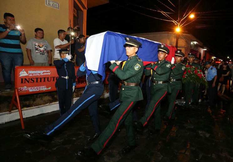 Vela del compa&ntilde;ero Ren&eacute; N&uacute;&ntilde;ez en Le&oacute;n