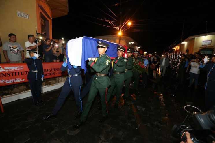 Vela del compa&ntilde;ero Ren&eacute; N&uacute;&ntilde;ez en Le&oacute;n