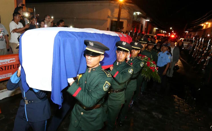 Vela del compa&ntilde;ero Ren&eacute; N&uacute;&ntilde;ez en Le&oacute;n