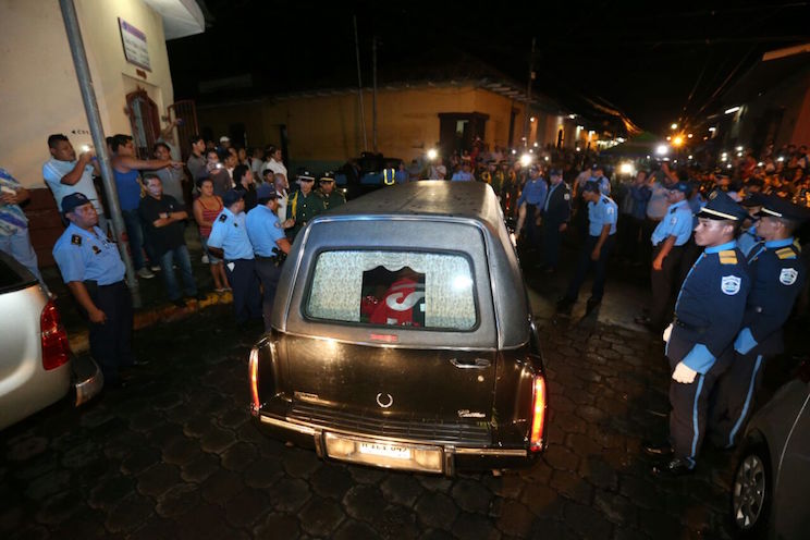 Vela del compa&ntilde;ero Ren&eacute; N&uacute;&ntilde;ez en Le&oacute;n