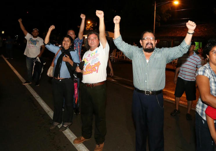 Vela del compa&ntilde;ero Ren&eacute; N&uacute;&ntilde;ez en Le&oacute;n