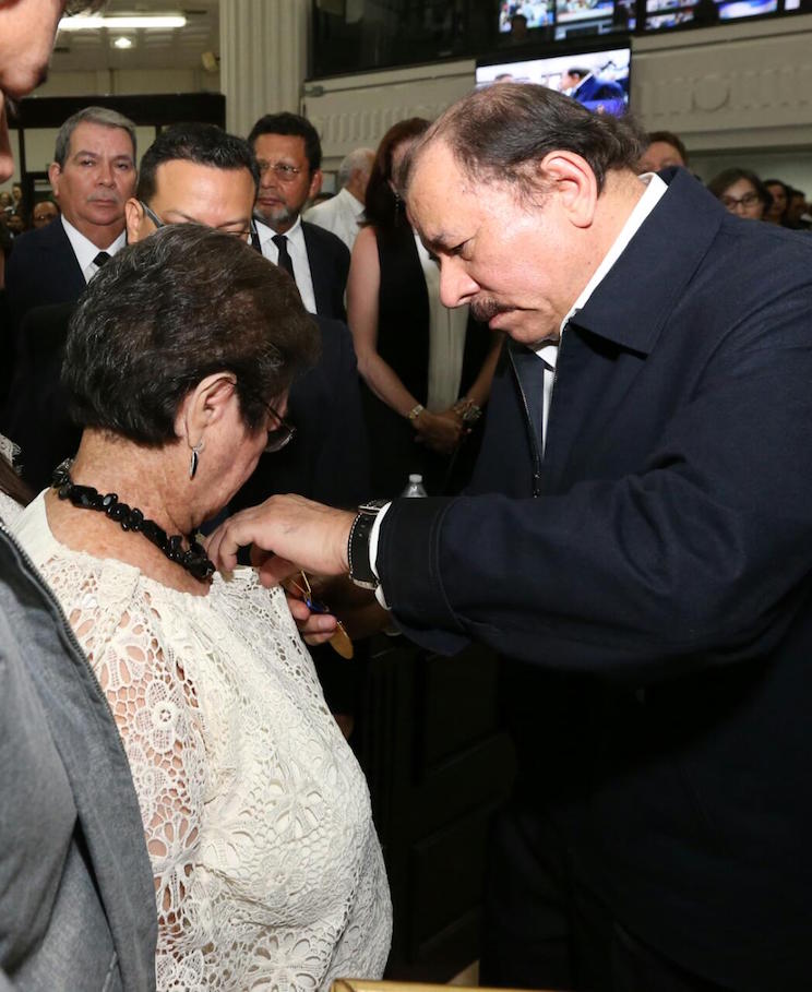 Sesi&oacute;n Solemne