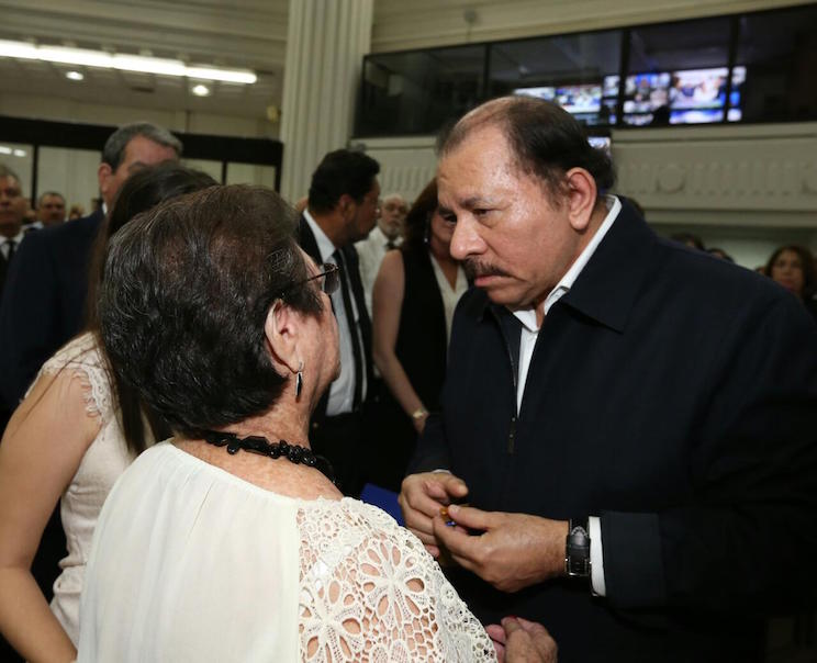 Sesi&oacute;n Solemne