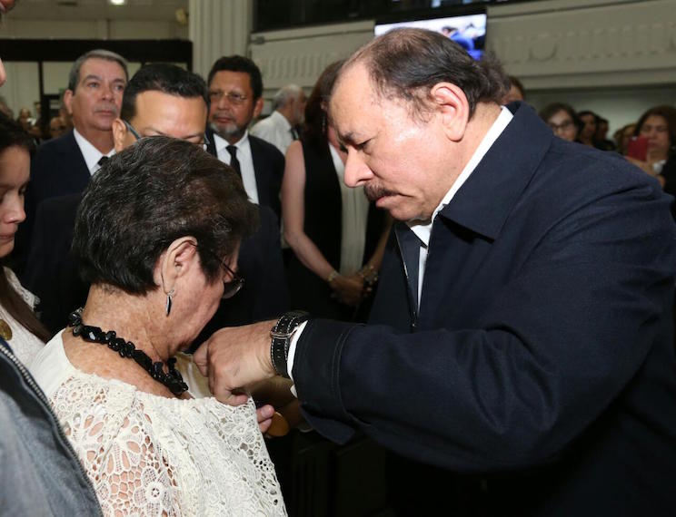 Sesi&oacute;n Solemne
