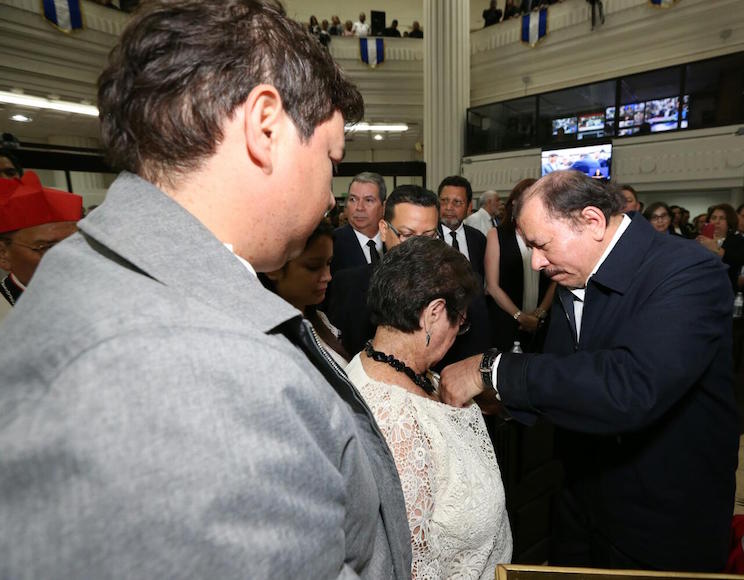 Sesi&oacute;n Solemne