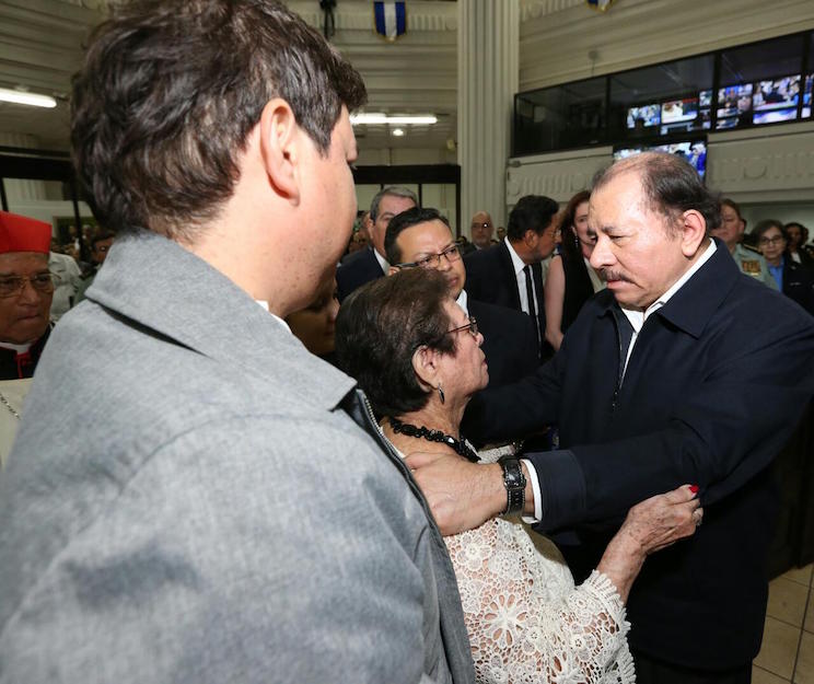 Sesi&oacute;n Solemne