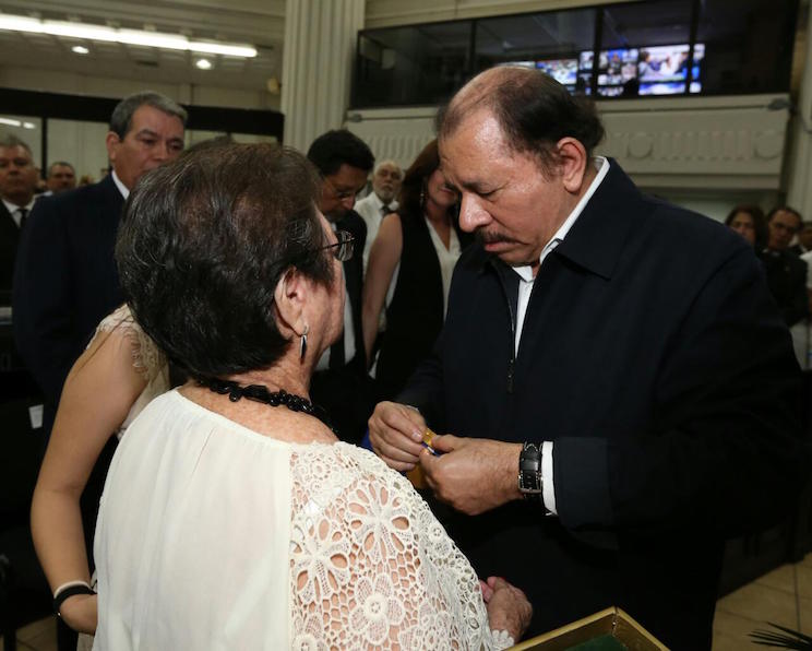 Sesi&oacute;n Solemne