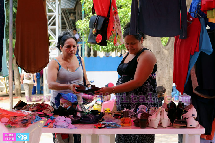 Alegre feria dominical de la econom&iacute;a familiar en Tipitapa