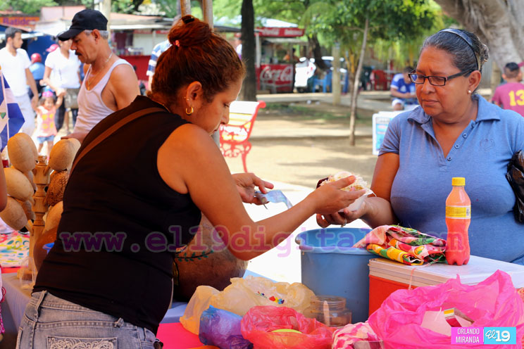 Alegre feria dominical de la econom&iacute;a familiar en Tipitapa